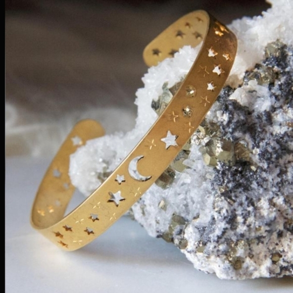 NEW 3pc Gold Cut Out Moon & Star Adjustable Bracelets - Picture 8 of 9